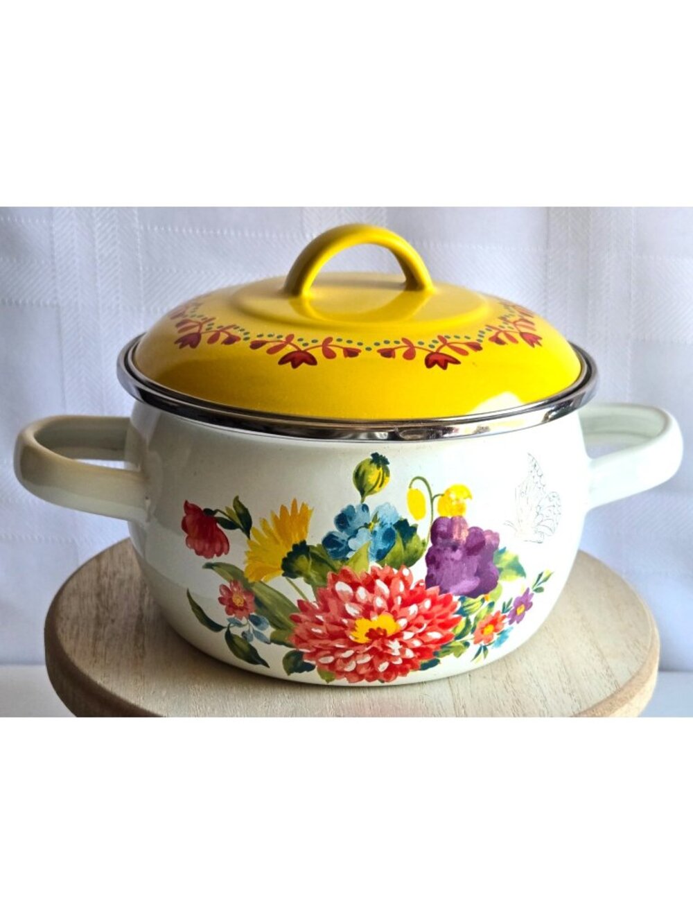 The Pioneer Woman Breezy Blossom Enamel 1 QT Mini Dutch Oven White and Yellow
